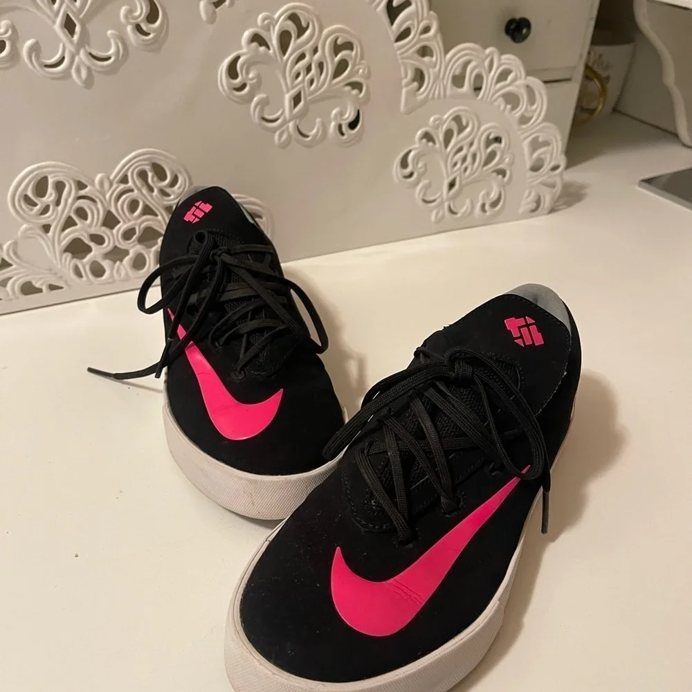 KD Nike sneakers . Hot pink and black